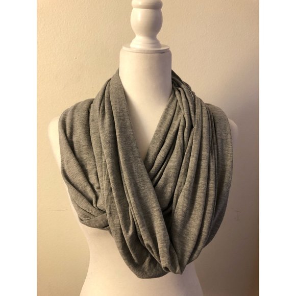 Brandy Melville Accessories - Brandy Melville Gray Circle Scarf